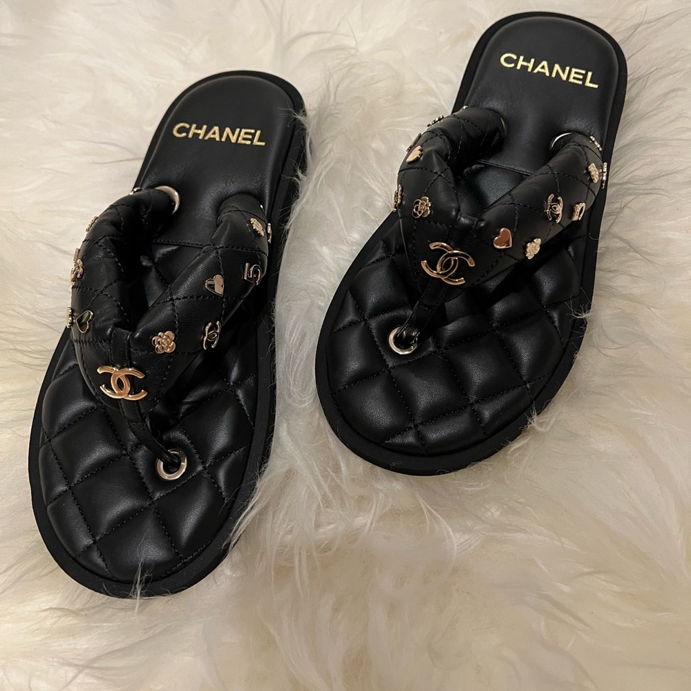 Chanel 23P Black Quilted Charms Padded Pool Sandal